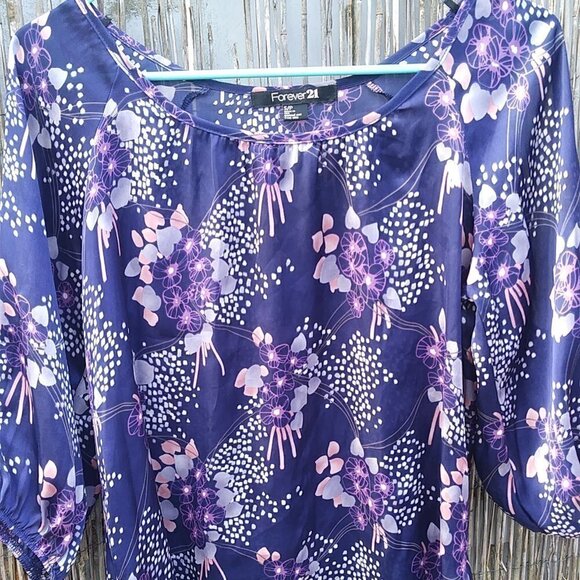 Forever 21 Women's Navy Floral Blouse with Peekaboo Shoulders - S/P - Picture 2 of 12